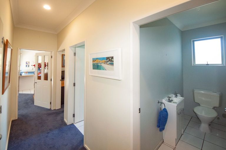 Photo of property in 19 Chippenham Grove, Churton Park, Wellington, 6037