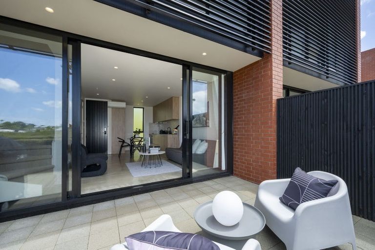 Photo of property in 1a/3 Park Rise, Campbells Bay, Auckland, 0630