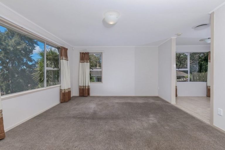 Photo of property in 9 Kilcar Place, Massey, Auckland, 0614