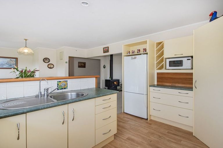 Photo of property in 12 Windsor Avenue, Waikanae, 5036