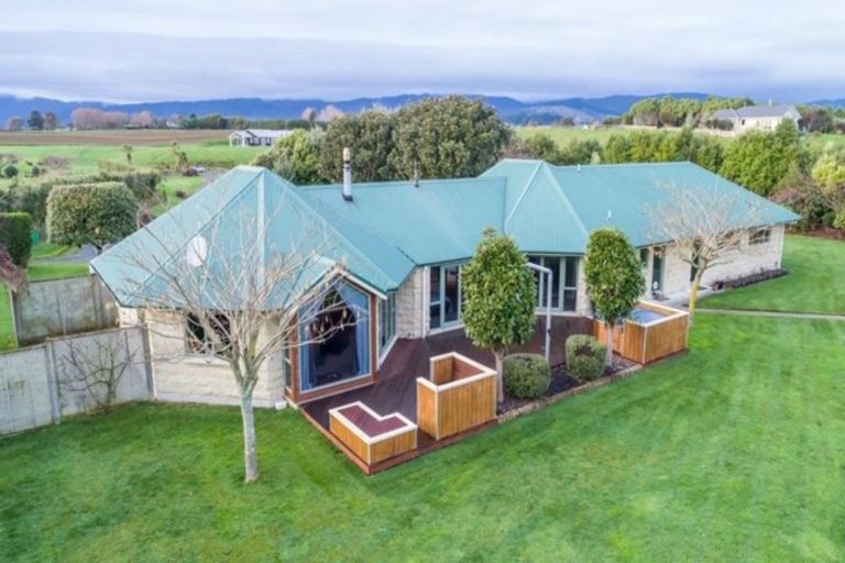 Photo of property in 28 Waipuna Grove, Levin, 5571