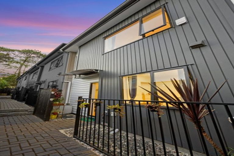 Photo of property in 4/143 Portage Road, New Lynn, Auckland, 0600