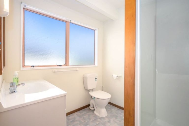 Photo of property in 48 Molyneux Close, Whitby, Porirua, 5024