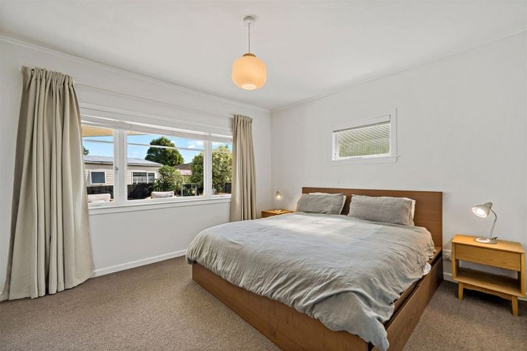 Photo of property in 17a Clinton Avenue, Te Atatu Peninsula, Auckland, 0610