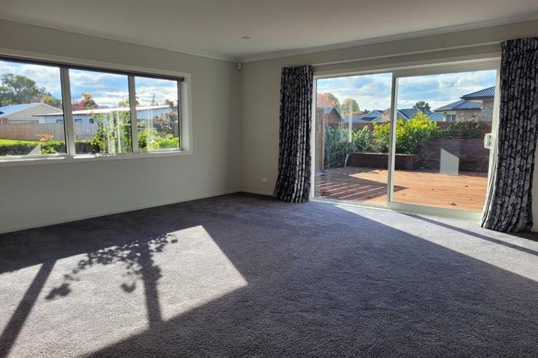 Photo of property in 2 James Kidd Place, Greytown, 5712
