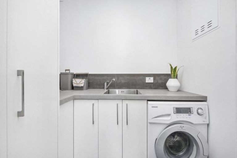 Photo of property in 16 Dunoon Place, Woolston, Christchurch, 8062