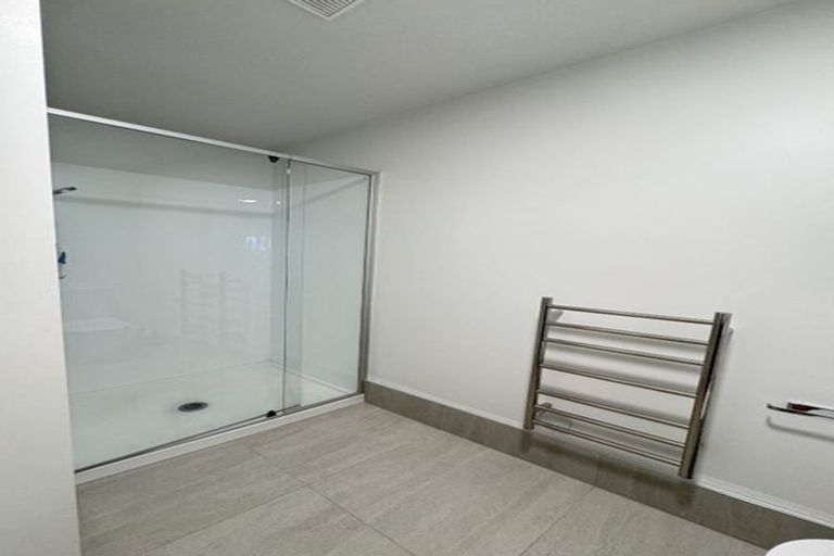 Photo of property in 2/11 Carlos Drive, Flat Bush, Auckland, 2016