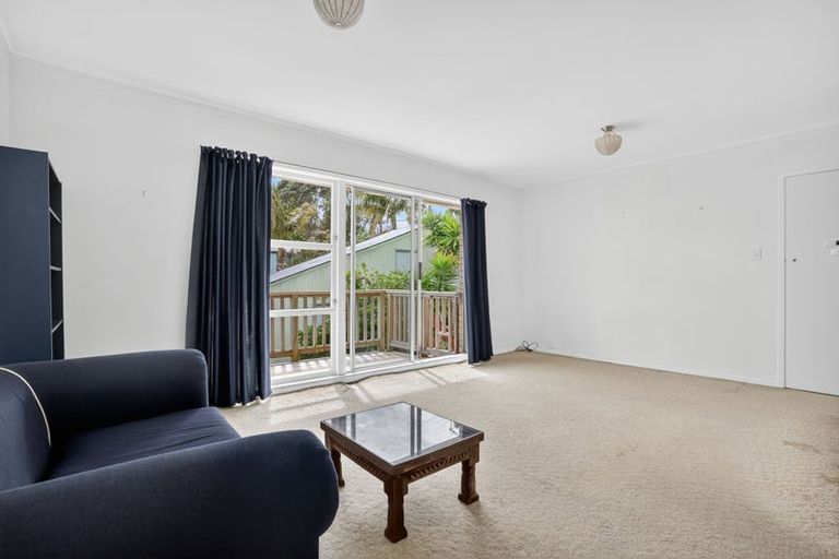 Photo of property in 1/7 Dakota Avenue, Beach Haven, Auckland, 0626