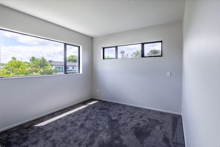 Photo of property in 7/11 Karamu Street, Te Atatu Peninsula, Auckland, 0610