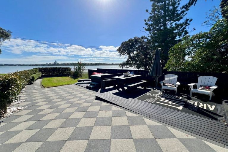 Photo of property in 2/22 Lansdowne Street, Bayswater, Auckland, 0622