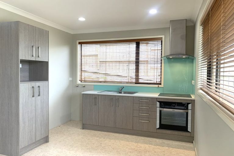 Photo of property in 2a Castleton Drive, Howick, Auckland, 2014