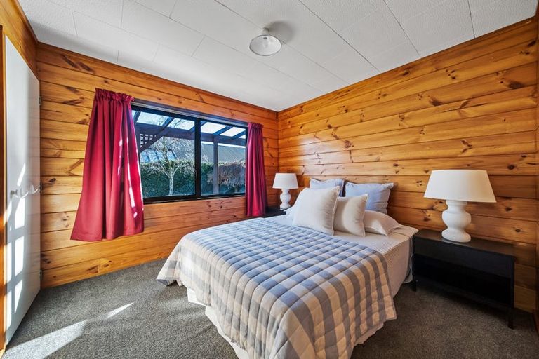 Photo of property in 2/74 Aorangi Road, Bryndwr, Christchurch, 8053