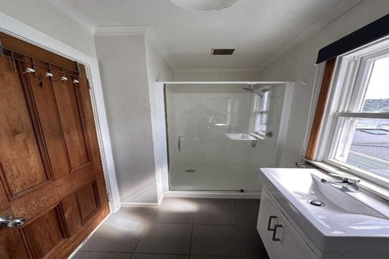 Photo of property in 90 Russell Terrace, Berhampore, Wellington, 6023