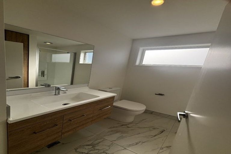 Photo of property in 4/4 Cracroft Street, Welbourn, New Plymouth, 4310