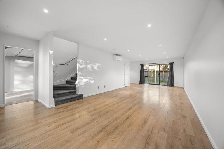 Photo of property in 60 Bordeaux Parade, Te Atatu South, Auckland, 0610