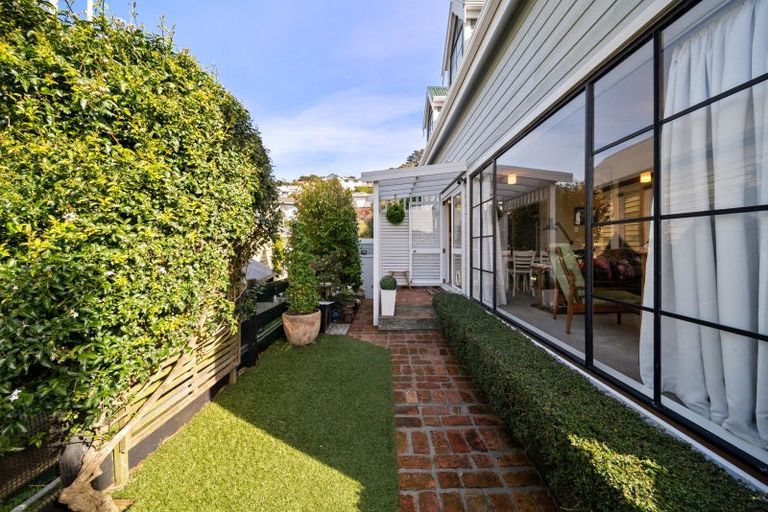 Photo of property in 8a Cassis Place, Crofton Downs, Wellington, 6035