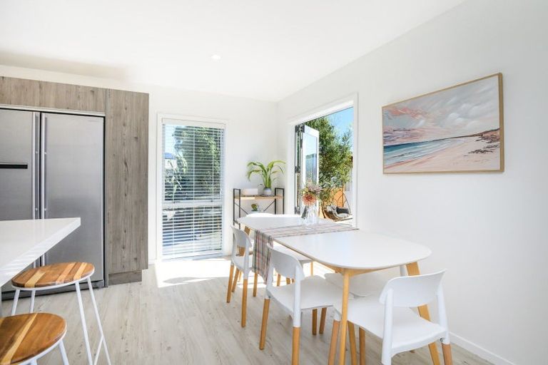 Photo of property in 10 Gladys Place, Kelvin Grove, Palmerston North, 4414