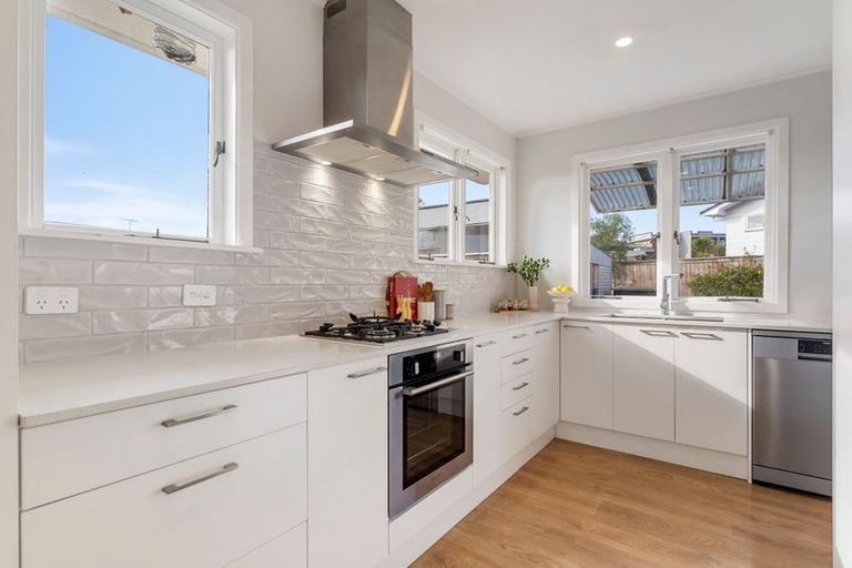 Photo of property in 13 Sheehan Road, Te Atatu South, Auckland, 0610