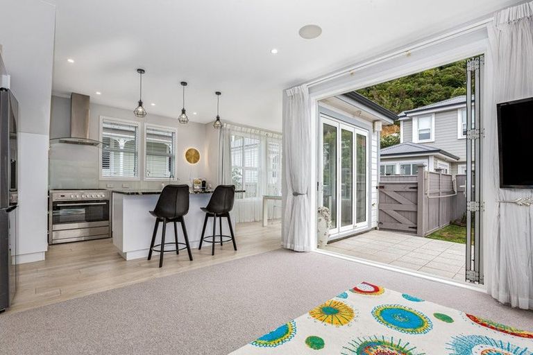 Photo of property in 5a Torless Terrace, Thorndon, Wellington, 6011