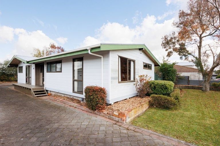 Photo of property in 35 Moyne Avenue, Milson, Palmerston North, 4414