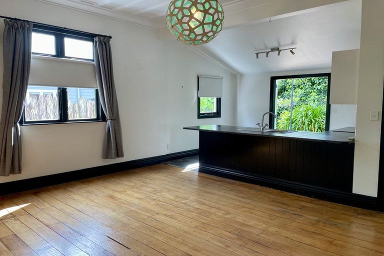Photo of property in 131 Shakespeare Road, Bluff Hill, Napier, 4110