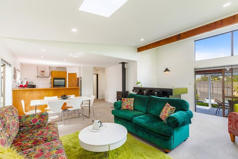 Photo of property in 8 Gregg Place, Sunnyvale, Auckland, 0612