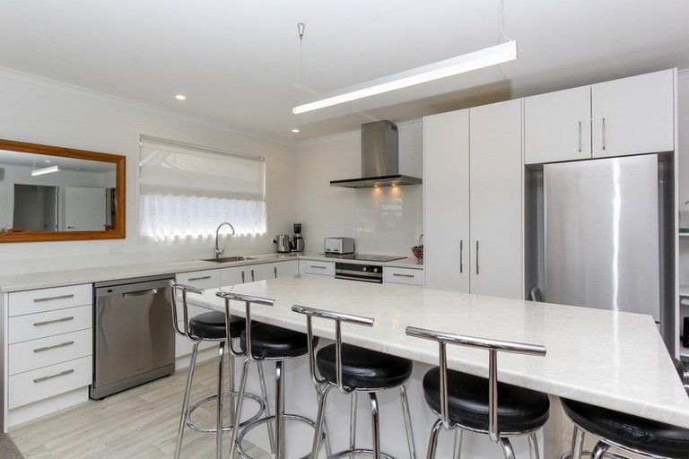 Photo of property in 180 Tukapa Street, Westown, New Plymouth, 4310