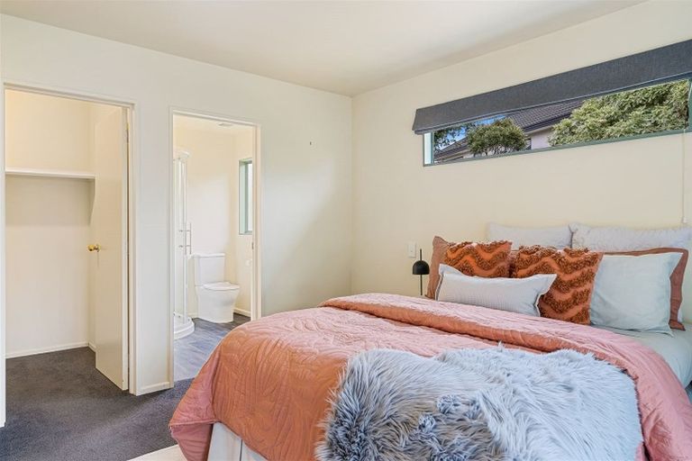 Photo of property in 20 Lanyon Place, Whitby, Porirua, 5024