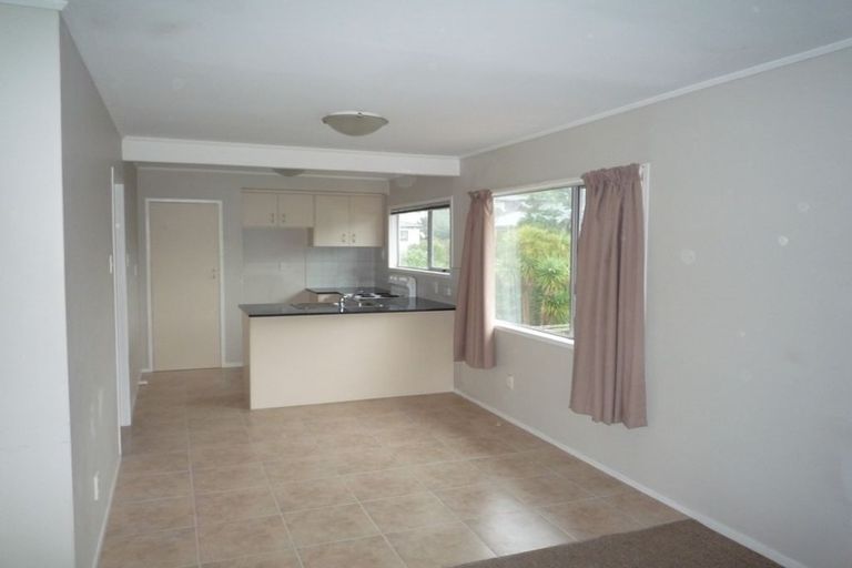 Photo of property in 71 Kemp Road, Massey, Auckland, 0614