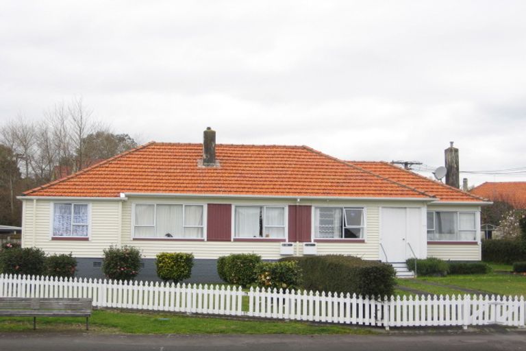 Photo of property in 127-129 Tukapa Street, Westown, New Plymouth, 4310