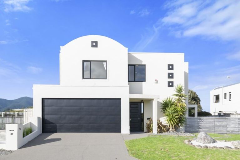 Photo of property in 21 Observation Place, Paraparaumu, 5032
