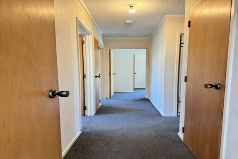 Photo of property in 18 Sunward Rise, Glenfield, Auckland, 0629