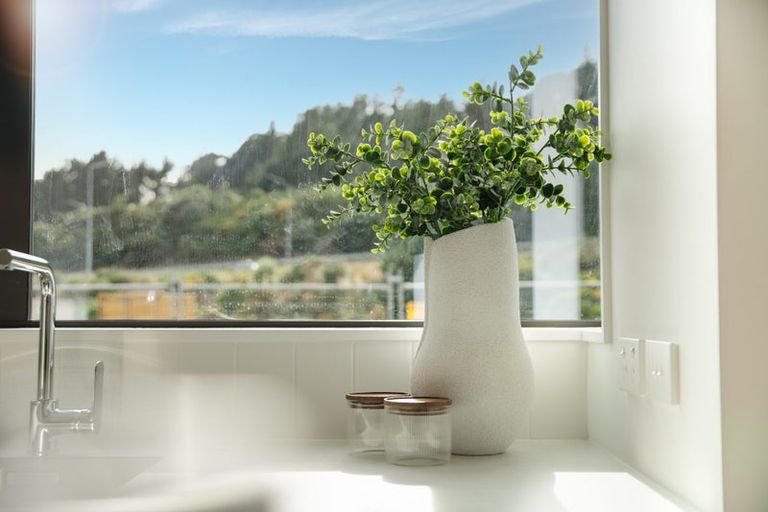 Photo of property in 92 Ara Paiwhenua, Tawa, Wellington, 5028