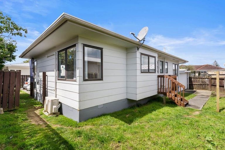 Photo of property in 2/14 John Street, Mangere East, Auckland, 2024