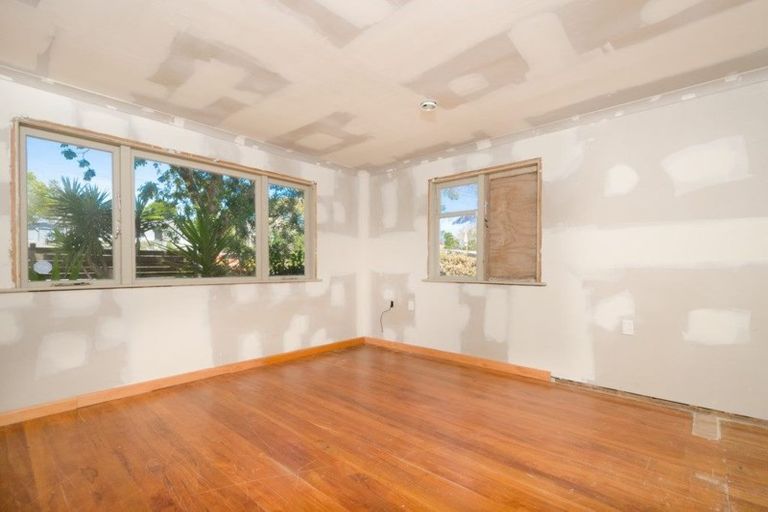 Photo of property in 19a Newington Road, Henderson, Auckland, 0612