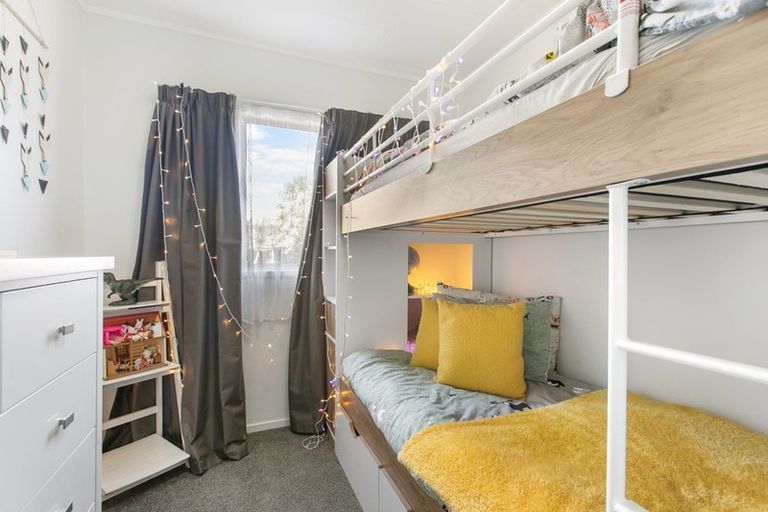 Photo of property in 4 Katrina Place, Massey, Auckland, 0614