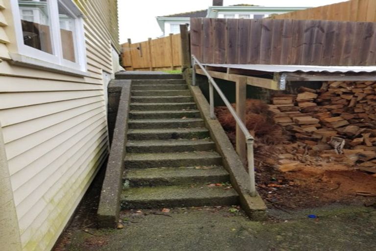 Photo of property in 41 Hindmarsh Street, Johnsonville, Wellington, 6037