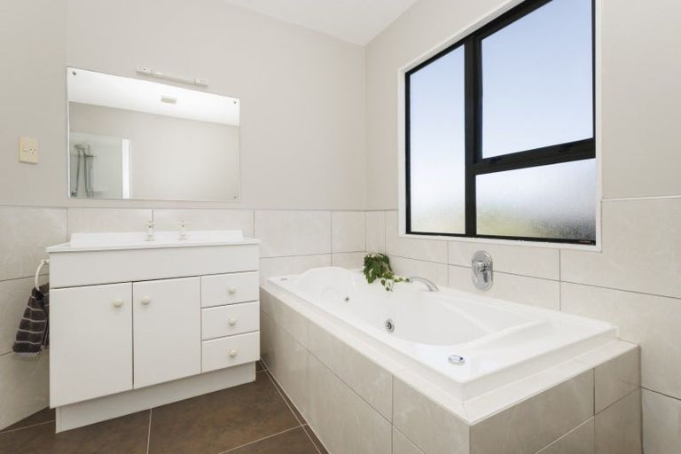 Photo of property in 20 Nether Green Crescent, Johnsonville, Wellington, 6037
