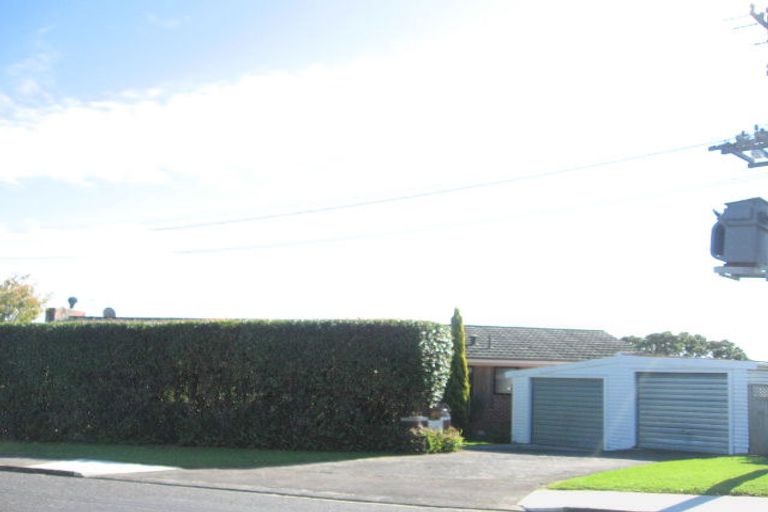 Photo of property in 283 Bleakhouse Road, Mellons Bay, Auckland, 2014