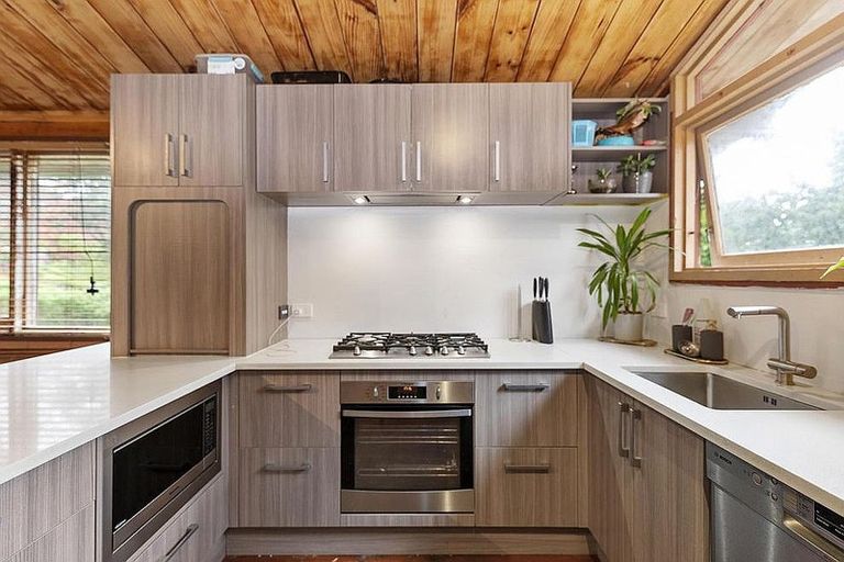 Photo of property in 55 Rimutaka Place, Titirangi, Auckland, 0604