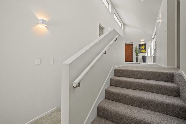 Photo of property in 62 Hensman Road, Queenstown, 9300