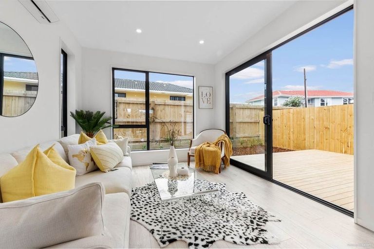 Photo of property in 7c Queen Mary Avenue, New Lynn, Auckland, 0600