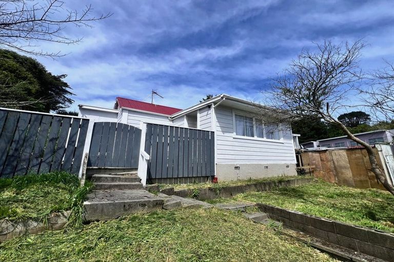 Photo of property in 1 Titahi Bay Road, Porirua City Centre, Porirua, 5022