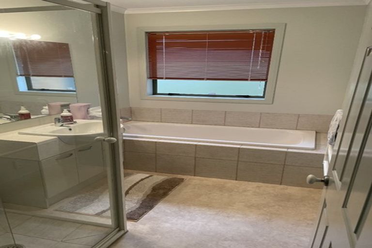 Photo of property in 20 Starlight Cove, Hobsonville, Auckland, 0618