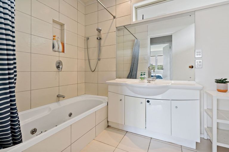 Photo of property in 8 Tawa Place, Waiuku, 2123