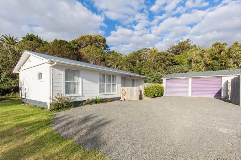 Photo of property in 854 Hokio Beach Road, Hokio Beach, Levin, 5571