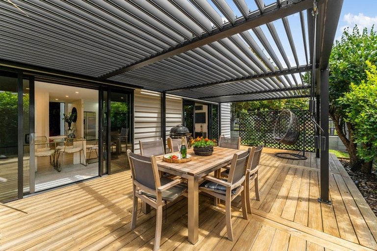 Photo of property in 2 Tollana Road, Te Atatu Peninsula, Auckland, 0610