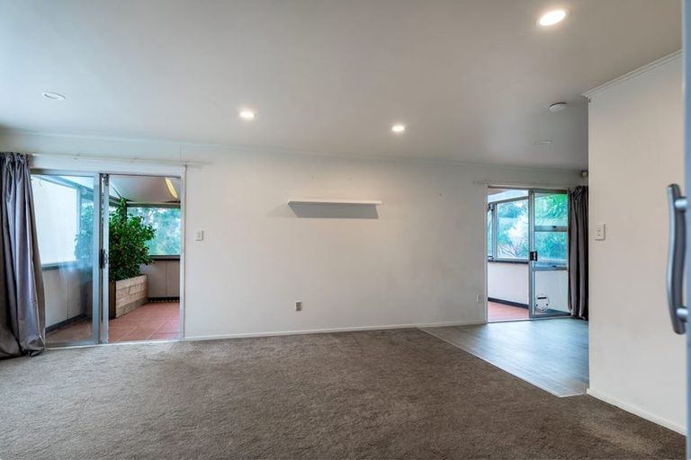 Photo of property in 16 Roick Parade, Glen Eden, Auckland, 0602