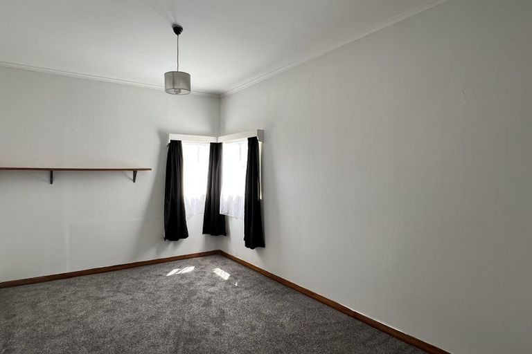 Photo of property in 4/5 Benares Street, Khandallah, Wellington, 6035