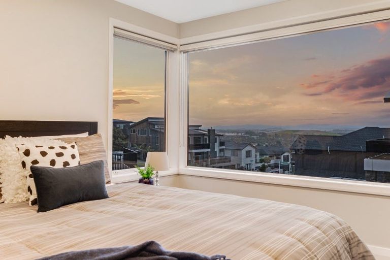 Photo of property in 62 Armstrong Farm Drive, East Tamaki Heights, Auckland, 2016